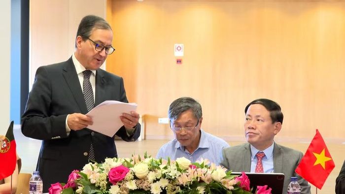 Chủ tịch Hội Hữu nghị Bồ Đào Nha - Việt Nam José Pedro de Sousa Vieira phát biểu tại buổi làm việc. Ảnh: Đức Hải 