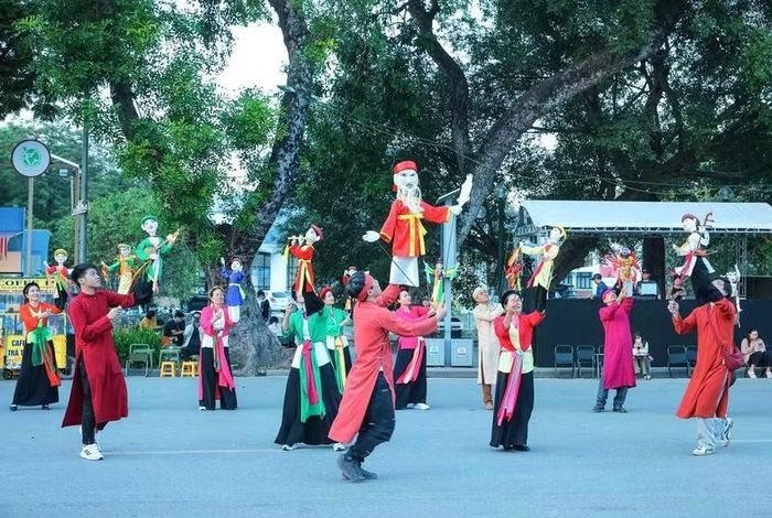  Hoạt động biểu diễn trong Festival Thu Hà Nội 2025. Ảnh: Hoàng Hiếu/TTXVN 