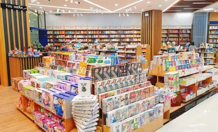 Các khu trưng bày hiện đại, đẹp mắt biến mỗi nhà sách của Fahasa trở thành không gian trải nghiệm thú vị cho khách hàng. Ảnh nguồn Fahasa