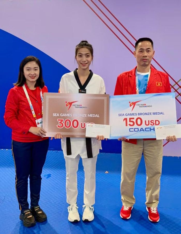  Nguyễn Thị Loan (giữa) giành huy chương bạc ở SEA Games 33 tại Thái Lan. Ảnh: Đức Nhật 