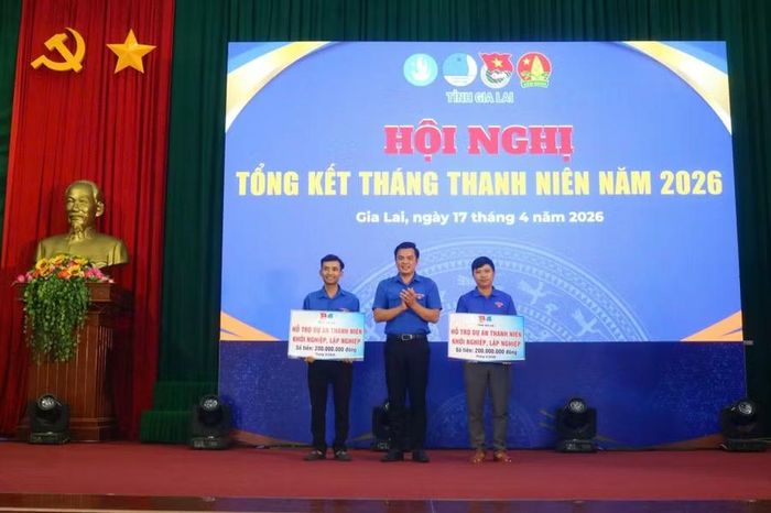 Quỹ Thanh niên Gia Lai lập nghiệp, khởi nghiệp hỗ trợ vốn vay cho 2 thanh niên phát triển kinh tế. Ảnh: TĐGL