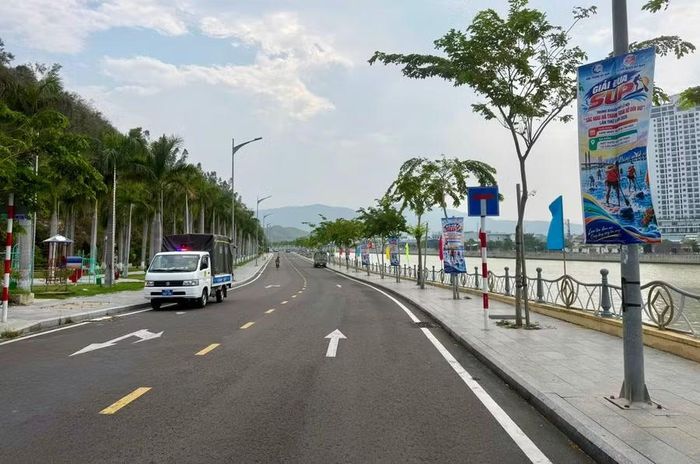 Ô tô không được đậu đỗ trên đường Hoa Lư, đoạn từ cầu Hoa Lư đến cầu Đôi từ ngày 15 đến hết ngày 19-9. Ảnh: Thanh Trí