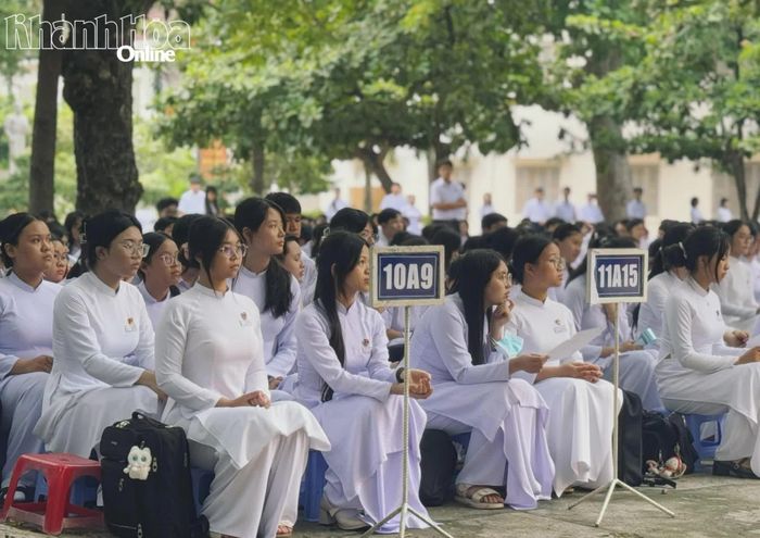 Học sinh Trường THPT Lý Tự Trọng được truyền thông các bệnh truyền nhiễm đang lưu hành.