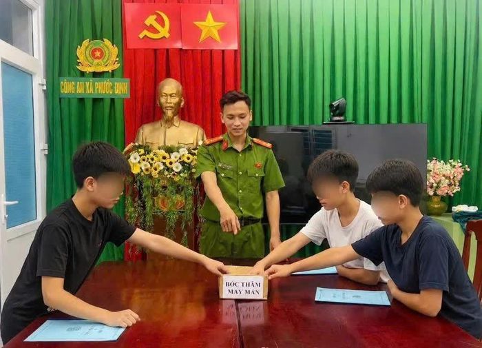Nội dung tuyên truyền, giáo dục cho các em học sinh tránh xa các thiết bị điện tử được Công an xã Phước Dinh tuyên truyền rất hài hước, dí dỏm trên Fanpage.