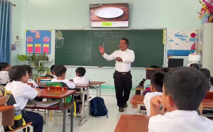 Giờ học tiếng Raglai tại Trường Phổ thông dân tộc bán trú tiểu học Phước Đại (Ảnh nhà trường cung cấp).