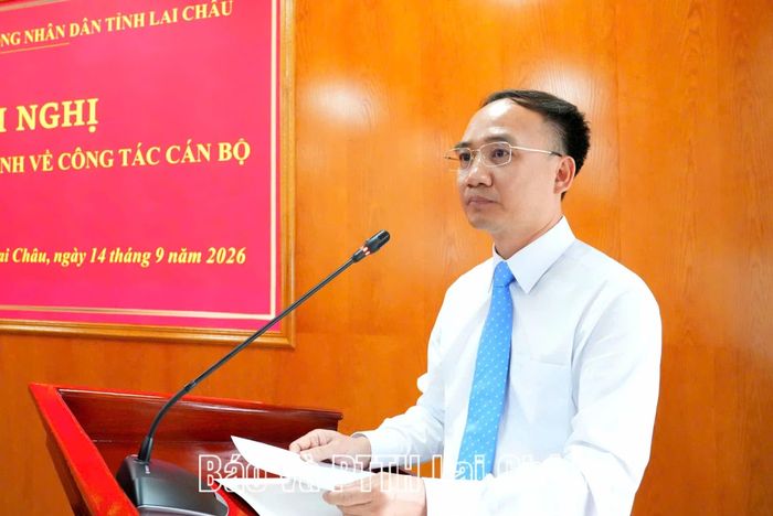 Đồng chí Nguyễn Văn Ban – Phó Chánh Văn phòng Đoàn ĐBQH và HĐND tỉnh phát biểu nhận nhiệm vụ.