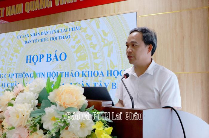 Đồng chí Phạm Quang Cường - Phó Giám đốc Sở Khoa học và Công nghệ phát biểu tại buổi họp báo. 