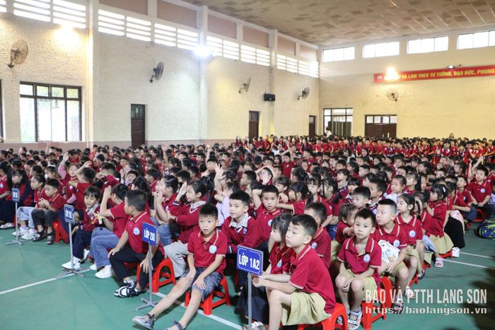 Học sinh khối tiểu học tham dự chương trình