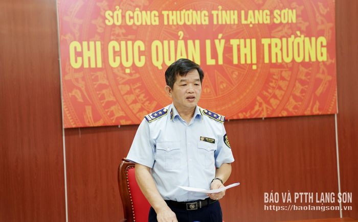 Lãnh đạo Chi cục QLTT tỉnh phát biểu tại cuộc họp