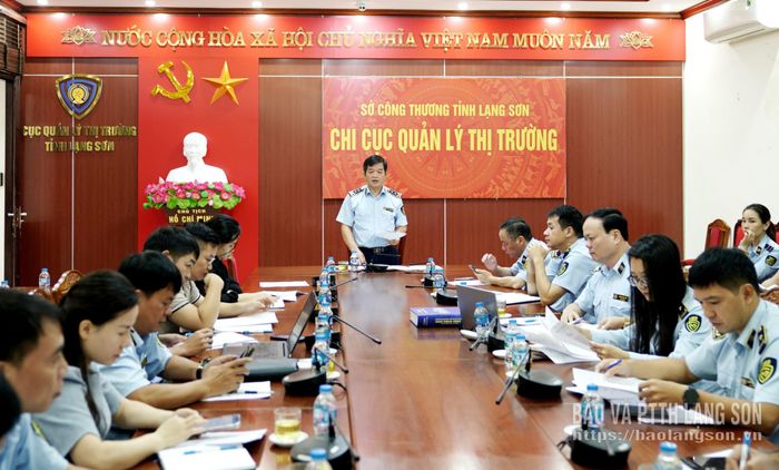Lãnh đạo Chi cục QLTT tỉnh chủ trì cuộc họp