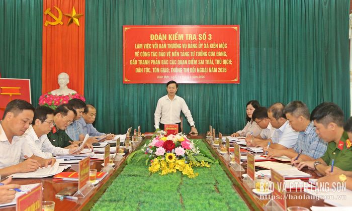 Đồng chí Nguyễn Hoàng Tùng, Ủy viên Ban Thường vụ Tỉnh ủy, Phó Chủ tịch Thường trực Ủy ban MTTQ Việt Nam tỉnh phát biểu kết luận buổi kiểm tra