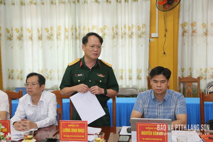 Đại diện lãnh đạo Bộ Chỉ huy Quân sự tỉnh, thành viên đoàn trao đổi tại buổi kiểm tra