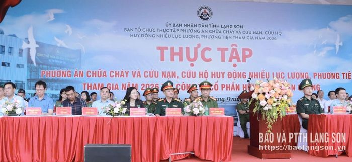 Các đại biểu dự theo dõi thực tập phương án