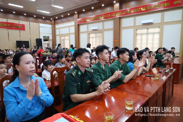 Các đại biểu dự chương trình