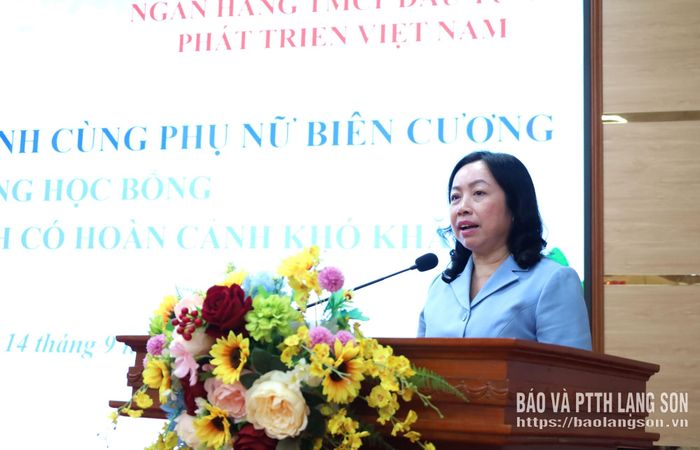 Phó Chủ tịch Tổng LĐLĐ Việt Nam phát biểu trong chương trình