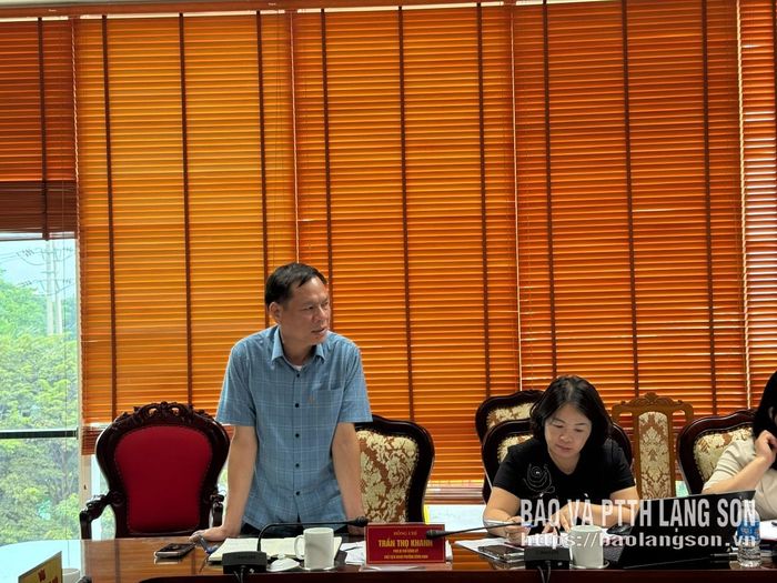 Chủ tịch UBND phường Đông Kinh nêu kiến nghị tại buổi kiểm tra