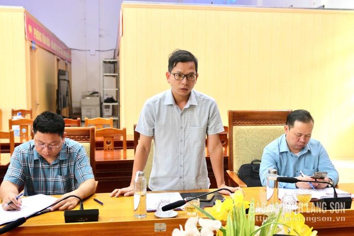 Lãnh đạo UBND xã Quý Hòa nêu ý kiến tại buổi khảo sát