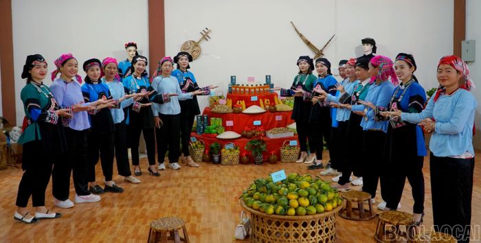 Cao Sơn không chỉ có cảnh sắc tươi đẹp mà còn là nơi hội tụ bản sắc văn hóa các dân tộc. Những năm gần đây, vùng đất Cao Sơn trở thành điểm đến hấp dẫn được nhiều du khách lựa chọn.
