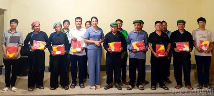 Hoạt động nhằm tuyên truyền, giáo dục truyền thống yêu nước, khơi dậy niềm tự hào dân tộc, đồng thời tạo không khí vui tươi, phấn khởi trong Nhân dân.