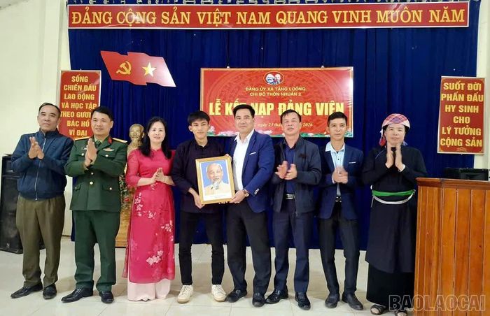 Đến thời điểm này, Đảng bộ xã Tằng Loỏng đã kết nạp được 62 đảng viên, đạt 119,2% kế hoạch năm 2026.