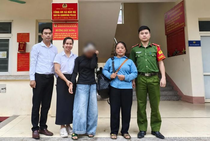 Sau khi tìm thấy cháu L.T.X. an toàn, Công an xã Bảo Hà đã hoàn tất các thủ tục cần thiết và bàn giao cháu cho gia đình để đưa về địa phương.