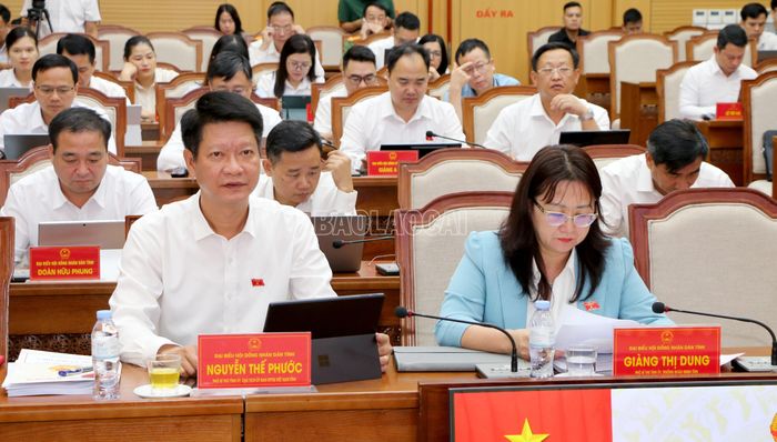 Các đại biểu tham dự kỳ họp.