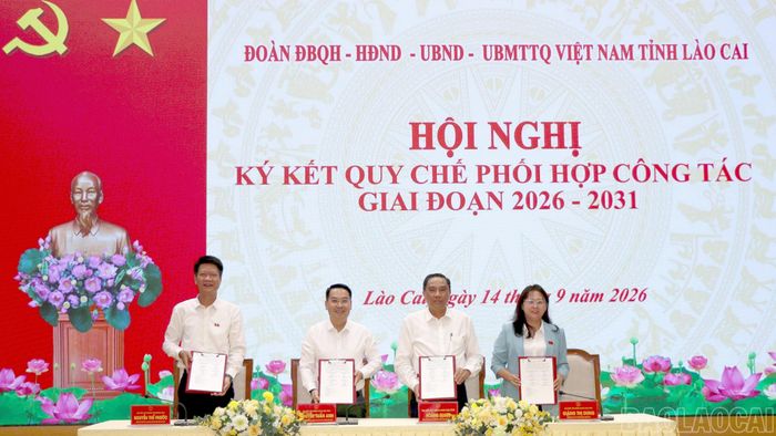 Các đồng chí Thường trực Tỉnh ủy ký kết quy chế phối hợp, nhiệm kỳ 2026 - 2031.