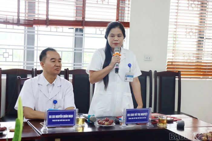 Bác sĩ Vũ Thị Nguyệt - Giám đốc Bệnh viện Nội tiết tỉnh báo cáo tại buổi làm việc.
