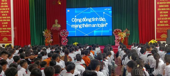 Nhiều thông điệp được truyền tải đến học sinh.