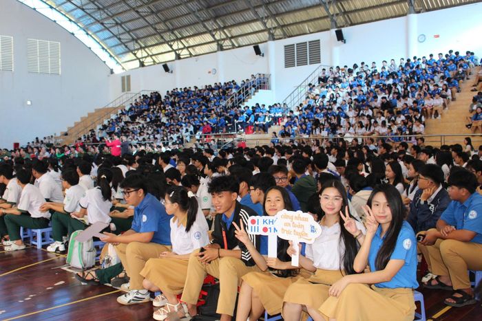 Học sinh được tuyên truyền về xây dựng môi trường mạng an toàn, lành mạnh