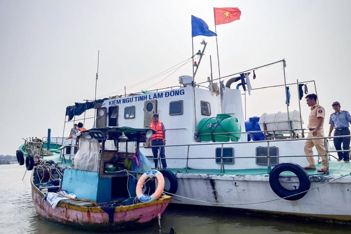 Lực lượng chức năng tiếp cận làm việc với tàu cá "3 không" vi phạm pháp luật
