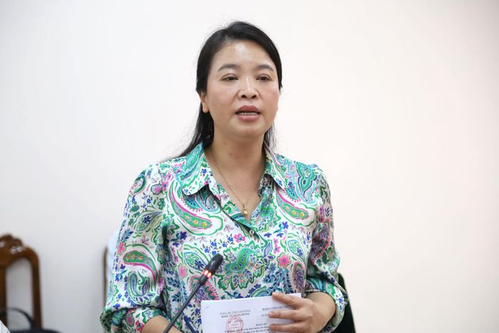 Giám đốc Sở Y tế Lâm Đồng Huỳnh Thị Phương Duyên trao đổi tại buổi làm việc