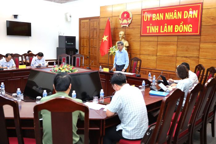 Quang cảnh buổi làm việc
