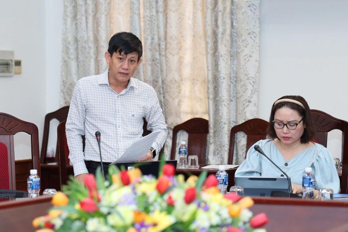 Phó Giám đốc Sở Tài chính Lâm Đồng Võ Đức Tuấn báo cáo tại buổi làm việc