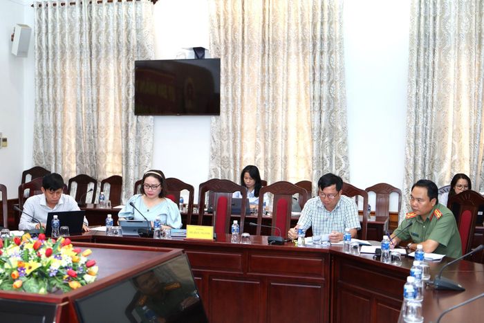 Lãnh đạo các sở, ngành nghe chỉ đạo tại buổi làm việc