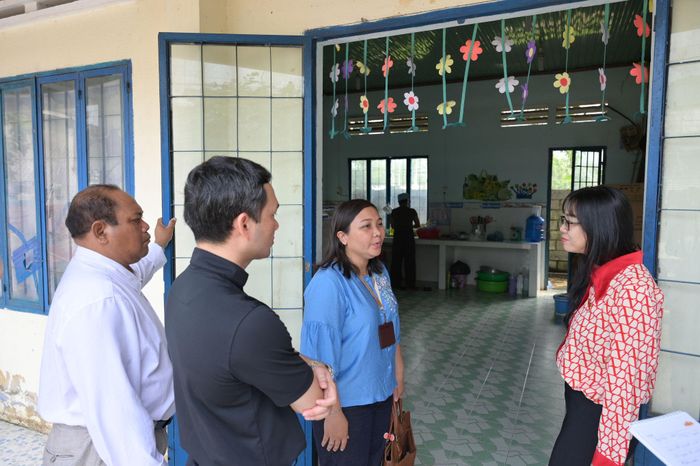 Đoàn khảo sát điểm Trường Mầm non Sơn Lâm, thôn Ka Lúc