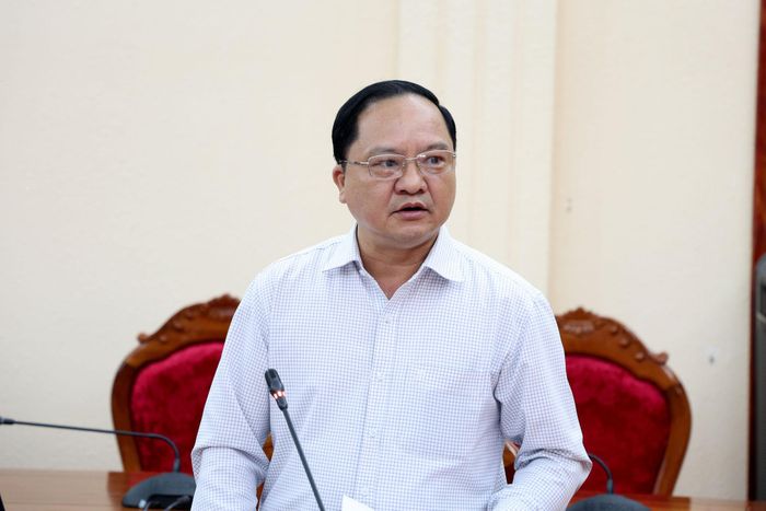 Phó Chủ tịch Ủy ban MTTQ Việt Nam tỉnh Lâm Đồng Phạm Văn Đức nêu ý kiến tại cuộc họp