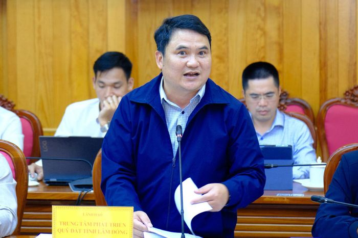 Ông Lê Văn Tạo, Phó Giám đốc Trung tâm Phát triển quỹ đất tỉnh Lâm Đồng phát biểu tại buổi làm việc