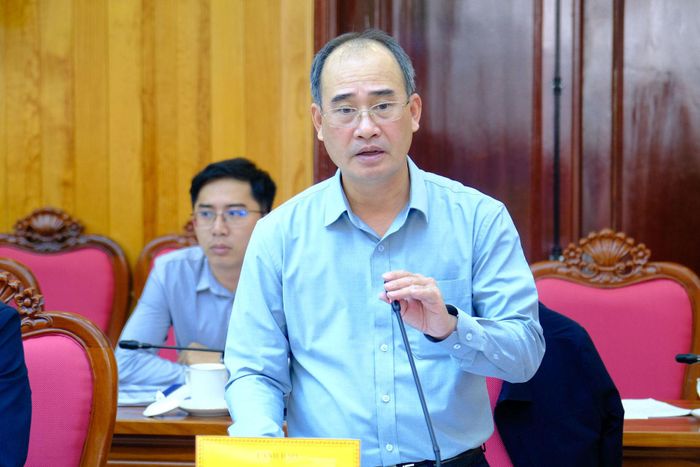 Ông Nguyễn Quang Tứ, Giám đốc Ban Quản lý dự án đầu tư xây dựng số 1 phát biểu tại buổi làm việc