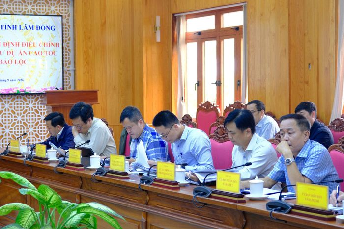Đại diện lãnh đạo các sở, ngành, đơn vị tham dự buổi làm việc