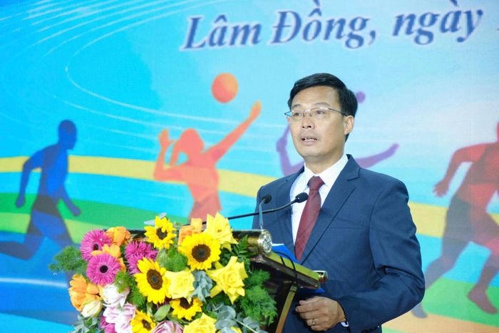 Tỉnh ủy viên, Phó Chủ tịch UBND tỉnh Đinh Văn Tuấn phát biểu bế mạc Đại hội TDTT tỉnh lần thứ I