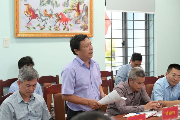 Ông Huỳnh Ngọc Thanh, Phó Giám đốc Sở Xây dựng có ý kiến tại buổi làm việc