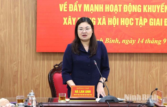 Đồng chí Hà Lan Anh, Tỉnh ủy viên, Phó Chủ tịch UBND tỉnh phát biểu tại hội nghị.