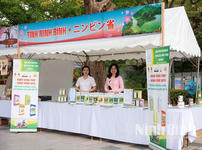 Gian hàng giới thiệu sản phẩm OCOP, nông sản chế biến tiêu biểu của tỉnh Ninh Bình tại sự kiện “Viet Nam Day 2026 tại Kyushu - Okinawa”.
