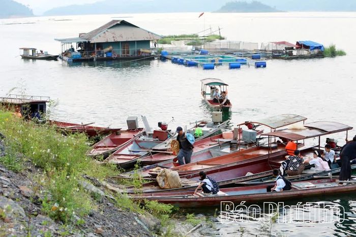 Khu vực điểm tập kết thuyền của học sinh thôn Ngòi Hoa.
