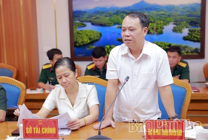 Lãnh đạo Báo và Phát thanh truyền hình Phú Thọ phát biểu tại hội nghị.