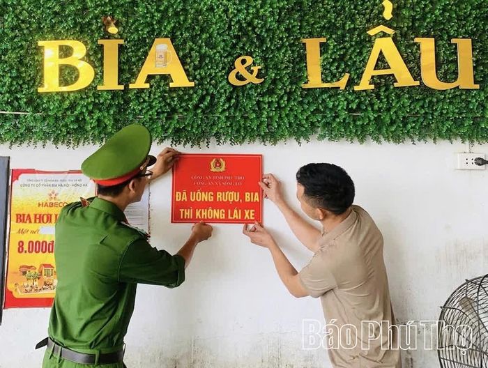 Công an xã Sông Lô tăng cường công tác tuyên truyền “Đã uống rượu, bia thì không lái xe”.