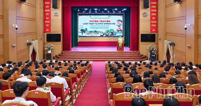 Toàn cảnh buổi tuyên truyền.