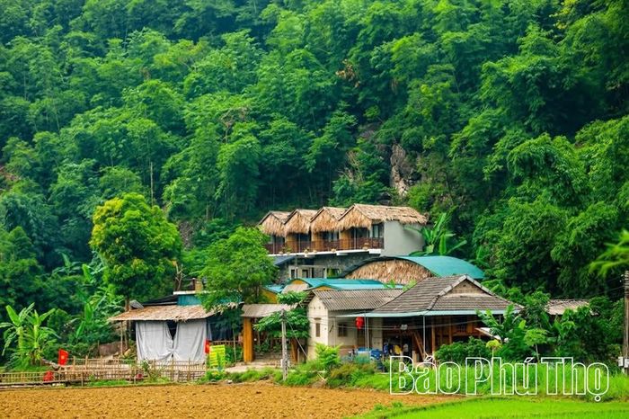 Bản Lác từ lâu là điểm đến hoàn hảo cho những ai muốn trốn chạy khỏi sự ồn ào, xô bồ của đô thị.