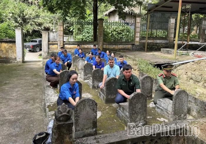 Đoàn viên thanh niên xã Cao Sơn tích cực tham gia các hoạt động an sinh xã hội, đền ơn đáp nghĩa.